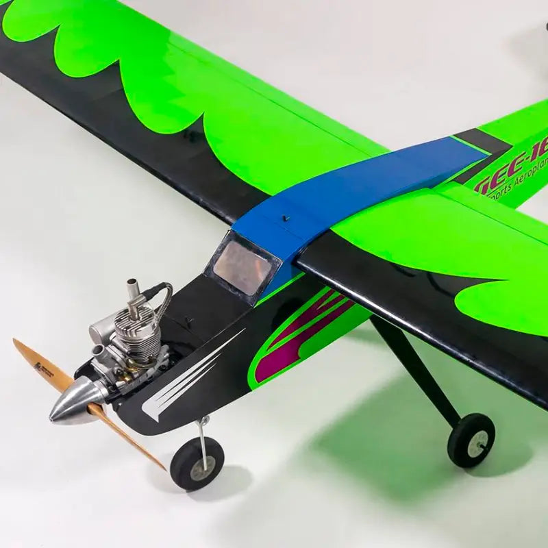 Avion Télécommandé en Bois